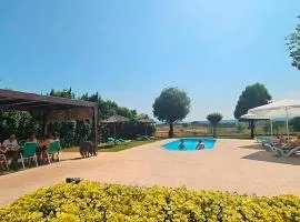 Can Micos - Masía de grupos 16 hasta 25 personas
