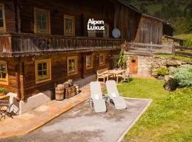 Tiroler TRAUMHAUS - a holiday home with mountain views and a garden