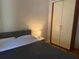Bright En-Suite Room with Free Parking and bus links