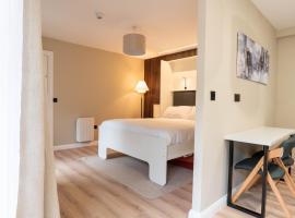 Westport Selfcatering Suites, hotel u gradu Vestport