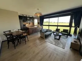 Appartement lumineux avec bow-Window et vue sur la nature, tout confort avec deux places de parking privées et accès avec ascenseur