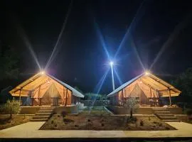 Glamping Lake Escape