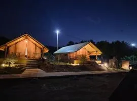 Glamping Lake Escape