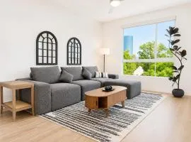 Stunning Haven with Pool Gym Parking Close to Disneyland