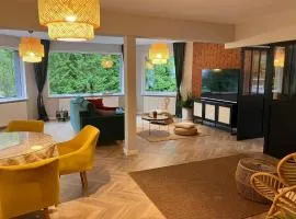 Comfortable Jacuzzi Apartment for 8 in Stezyca