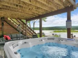 Waterfront, Hot Tub, Dock Kayaks, Movie Game Room