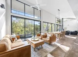 Riverfront Alpine Retreat - Mt Buller Gateway - Sleeps 10