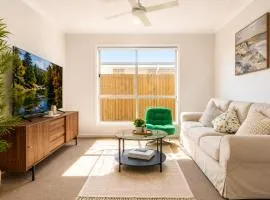 Haus Verde | 4BR Greenbank Hideout in Logan