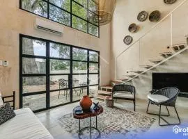 Central and spacious Loft with swimming pool by Av Montejo