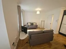 Spacious Bright Modern Apt With Garden