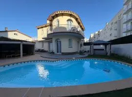 Jolie Villa piscine climatisé 8 pers proche centre-ville Perpignan