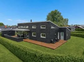 Three-Bedroom Holiday Home In Juelsminde