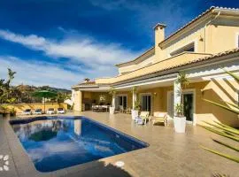 Villa Esplendida by Abahana Villas