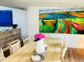 House - Sleeps 6 - Pet Friendly - Parking