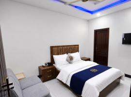 Abo Khalid Hotel swat by EasyCozy, hotel sa Mingora