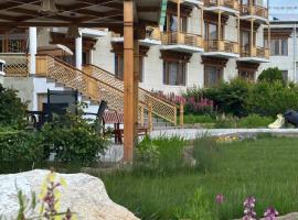 Raku Guest House - A Peaceful Stay in the Heart of Leh, ξενοδοχείο σε Leh