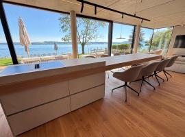 LAKE Villa Qbify - private lakeside living - eigener Strand, Hotel in Überlingen