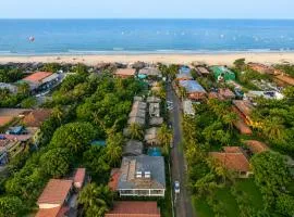 Foxoso Aaristo Baga Beach Resort