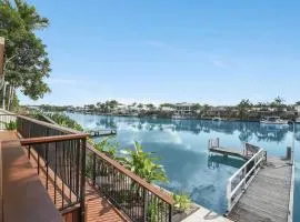 Seahorse Family & Pooch Friendly Waterfront Home