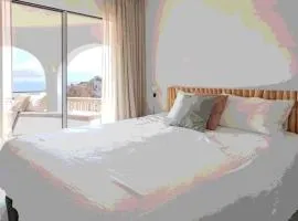 Luxurious villa with sea view and swimming pool
