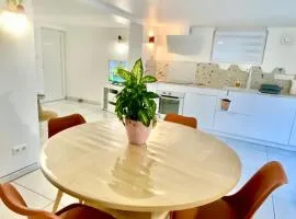 Le Retz de jardin- appartement calme avec parking