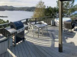 Bergen/Sotra: Sea cabin. Spa. Fishing. Boat