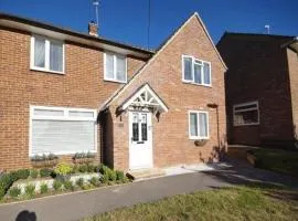 House Sleeps 8 with Garden