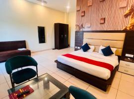 Lalru에 위치한 호텔 Crystal Park Hotel