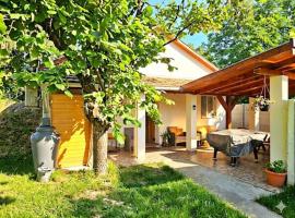 Marina Cottage, Hotel in Enying