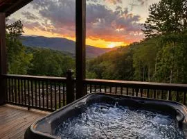 Smokey Mountain Getaway - new renovation - Mountain Views with Sunsets