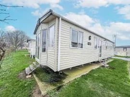 6 Berth Caravan For Hire At Seawick Holiday Park By The Beach Ref 27011Hv