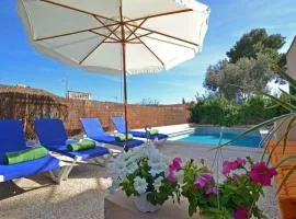 Holiday Home Schöne Villa mit Pool und Garten by Interhome