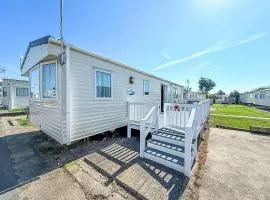 6 Berth Caravan For Hire In Essex, Seawick Holiday Park Ref 27016R