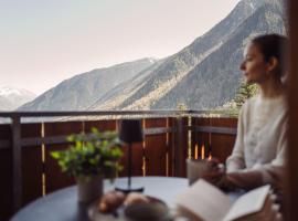 Das Bergfrieden Nature Active Hotel, hotel em Martello