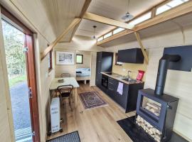 Holiday Home Zirkuswagen Haldihof by Interhome, hotel a Weggis