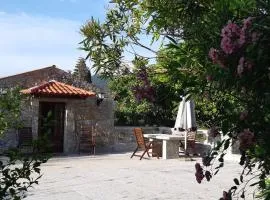 Holiday Home Kleines Ferienhaus mit Terrasse und Parkplatz by Interhome