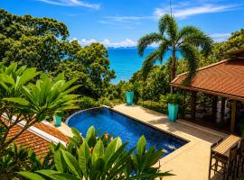 Blue Samui Ocean Villa - 3 Large Ensuite Bedrooms - Private Pool, Jacuzzi Villa & Car with driver - Near Four Seasons - Ocean & Mountains Views, viešbutis mieste Nathon Bay