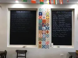 Flaco Hostel and Booking Office