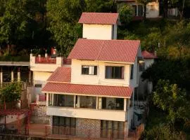 Vistavia Villa by StayAtlas