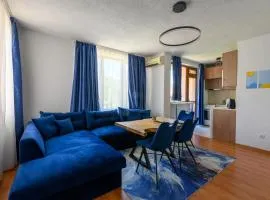 2 Min Walk to Main Street & 2BDR & Free Street Parking