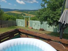 CHILLY WILLY Retro Caravan & Hot Tub: Jablonov nad Turnou şehrinde bir otel