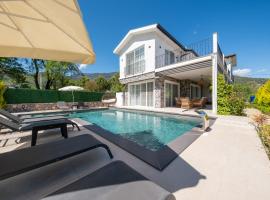 Green Hills Luxury Villa Fethiye, Yesiluzumlu by Sunworld Villas, hotel v destinaci Fethiye