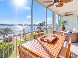 Santorini- Islamorada Waterfront Condo, Ensuites, Pool, Hot Tub