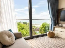 Golden Hour Marine Suite 508 - Sea View at Marine Hotel
