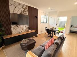 Modern 2 Bedroom Retreat at Gillieston Heights, hotel di Maitland