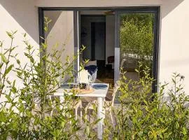 Gorgeous Apartment In Muzillac With Wifi