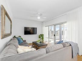 Absolute Riverfront Retreat Swan River Views, hotel in Perth