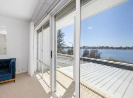 퍼스에 위치한 호텔 Absolute Riverfront Retreat Swan River Views