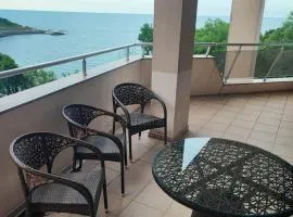 Prywatny dwupokojowy apartament w kompleksie Vris