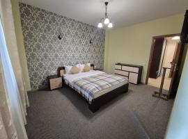 Княжий двір: Yaremche şehrinde bir otel